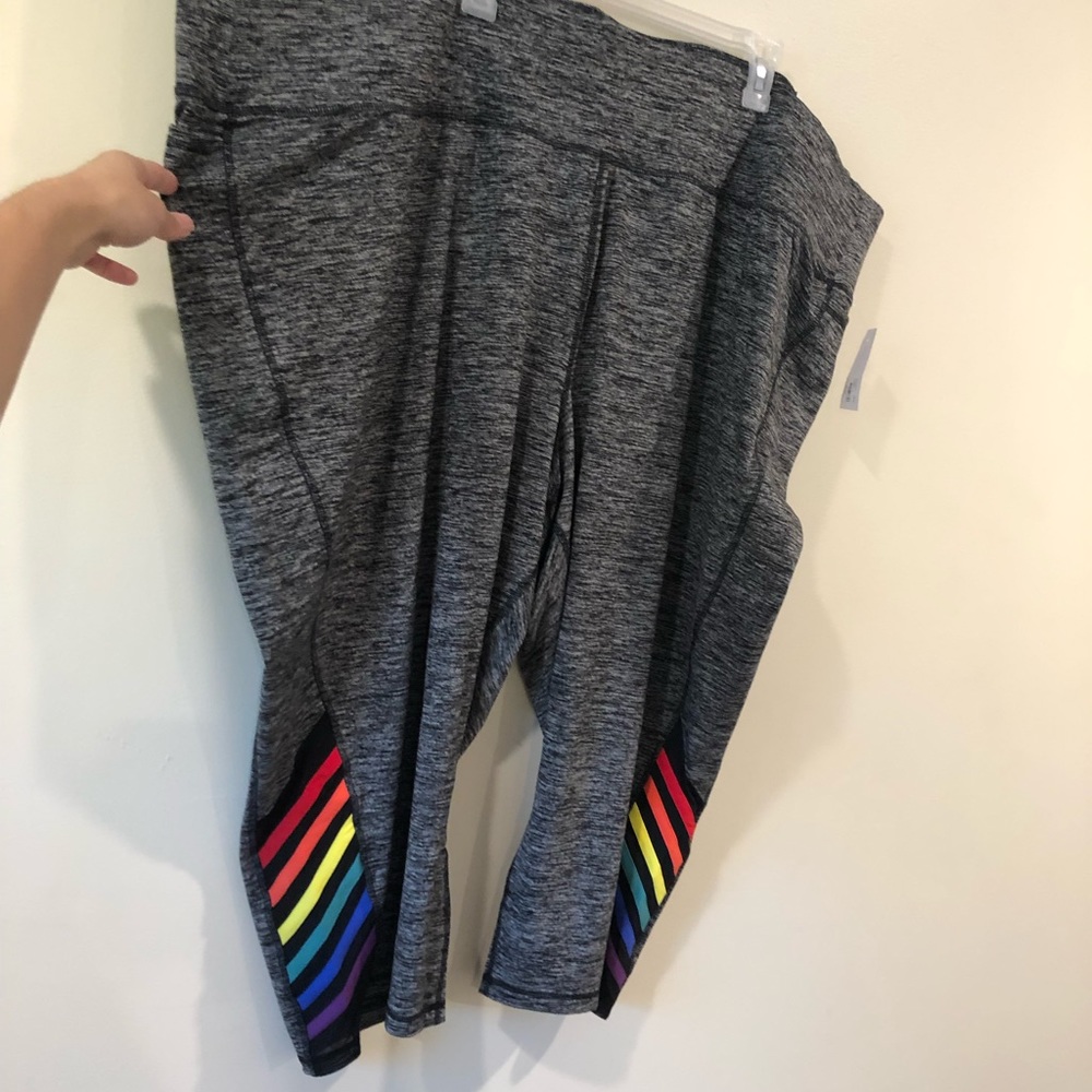 Livi Active by Lane Bryant Capri Leggings Size 38/40 NWT